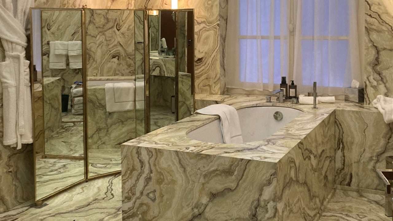 ce marbre ? du papier imprimé collé sur du bois !