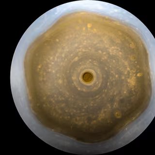 Des chercheurs de l’université de Harvard (États-Unis) proposent une explication à la tempête en forme d’hexagone du pôle nord de Saturne. © Nasa, JPL-Caltech, SSI, Kevin M. Gill