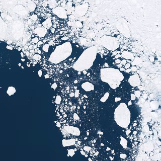 Des chercheurs de la Columbia Climate School (États-Unis) ont étudié la fonte des glaces en Antarctique. Et ils ont observé des phénomènes qui se sont déjà produits il y a quelques années… au Groenland. © Alexander, Adobe Stock