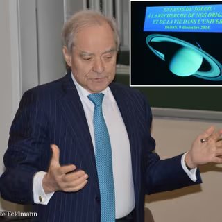 Le mardi 9 décembre 2014, André Brahic était l’invité de la Société astronomique de Bourgogne. Le sujet de sa conférence intitulée Enfants du Soleil : À la recherche de nos origines et de la vie dans l’Univers portait aussi bien sur l’origine du Système solaire que sur l’exobiologie. © Jean-Baptiste Feldmann