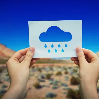 À défaut de pouvoir faire tomber la pluie dans les zones arides, des chercheurs proposent d’extraire l’humidité de l’atmosphère pour la transformer en eau potable. © Bulat, Fotolia
