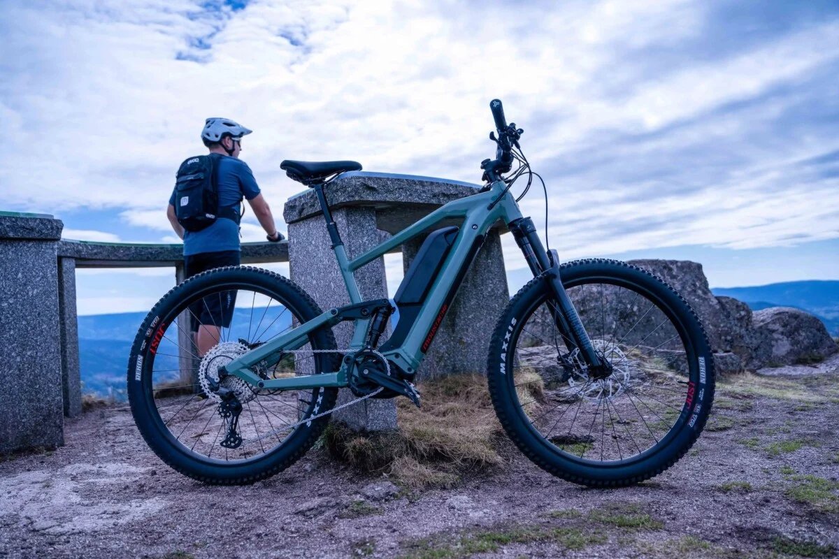 Moustache Weekend FS