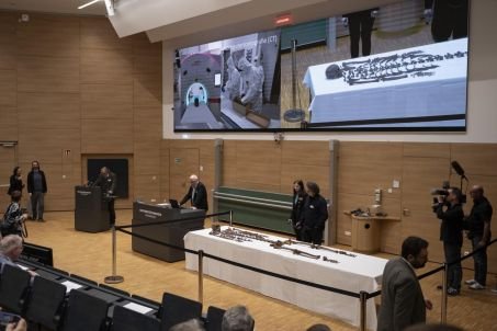 conférence de presse, squelette de l\'empereur Otto le Grand