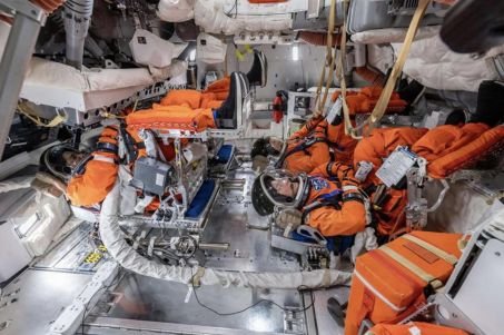 Reproduction de la partie habitable du vaisseau Orion, pour les exercices d\'entrainement.  