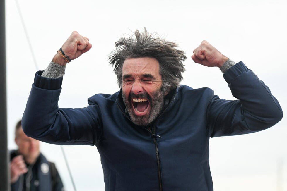Denis Van Weynbergh, dernier skipper du Vendée Globe, a bouclé son tour du monde en solitaire samedi 8 mars en 117 jours.