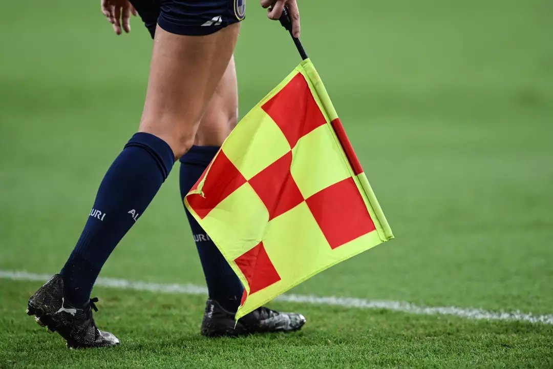 Il arbitrait des matchs de football pendant ses arrêts maladie : la justice le condamne à rembourser 38 000 euros d'indemnités 1 39536528