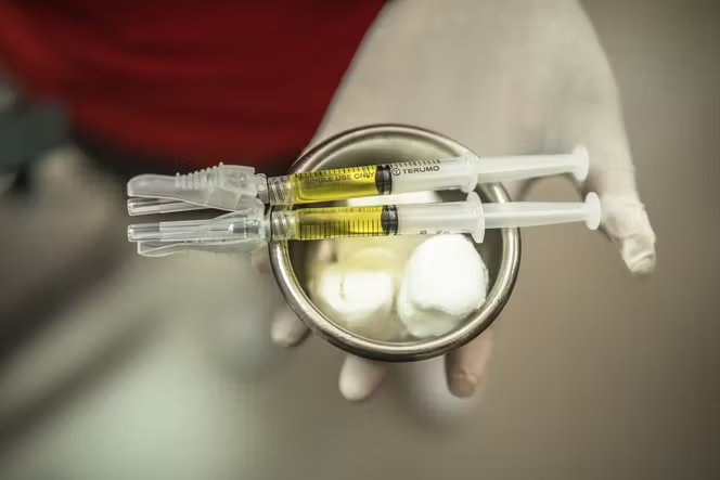 Des seringues contenant du lénacapavir, nouveau traitement préventif contre le VIH, à la clinique de Lobamba, le 17 mars 2026. 