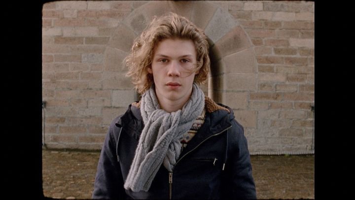 Dans "Morlaix", Samuel Kircher et Aminthe Audiard en adolescents épris de tourments amoureux sur les plages bretonnes 1 Samuel Kircher est Jean-Luc dans Morlaix, ici filmé en pellicule couleur de 16mm. (2026 CONDOR DISTRIBUTION)