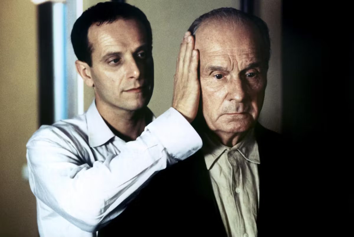Charles Berling et Michel Bouquet dans « Comment j’ai tué à mon père », d’Anne Fontaine (2001).