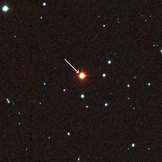 Cette étoile âgée de 200 ans « éternue » – les astronomes peinent encore à l’expliquer 2 On voit ici l'étoile AP Columbae au centre de l'image. © Adric Riedel/RECONS/SMARTS