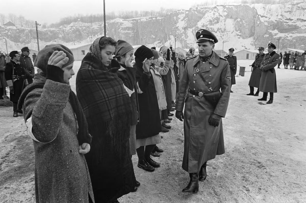 Ryszard Polanski, ancien déporté a écrit dans ses lettres : « Psychopathe et paranoïaque, [il] était le seigneur et maître de dix-huit mille personnes. » (Image du film).