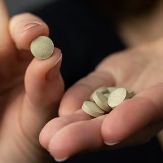 Les comprimés d'iode sont fournis gratuitement par les pharmaciens aux populations à risques. © Anna, Adobe Stock