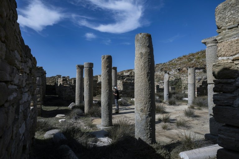 Le sanctuaire des dieux syriens sur le site archéologique de l'île de Délos, le 24 mai 2024 en Grèce (AFP/Archives - Aris MESSINIS)