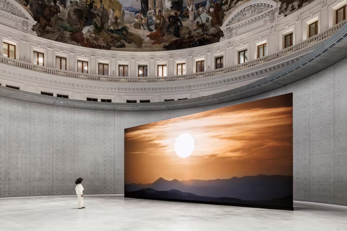 « Camata », Pierre Huyghe, 2024. Une des œuvres de l’exposition « Clair-obscur » à la Bourse de commerce.