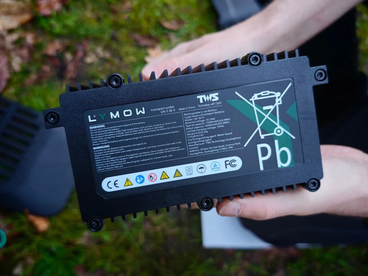 On a testé la Lymow One : le robot tondeuse à chenilles face aux terrains accidentés, aux pentes et aux zones complexes 6 image 20 26