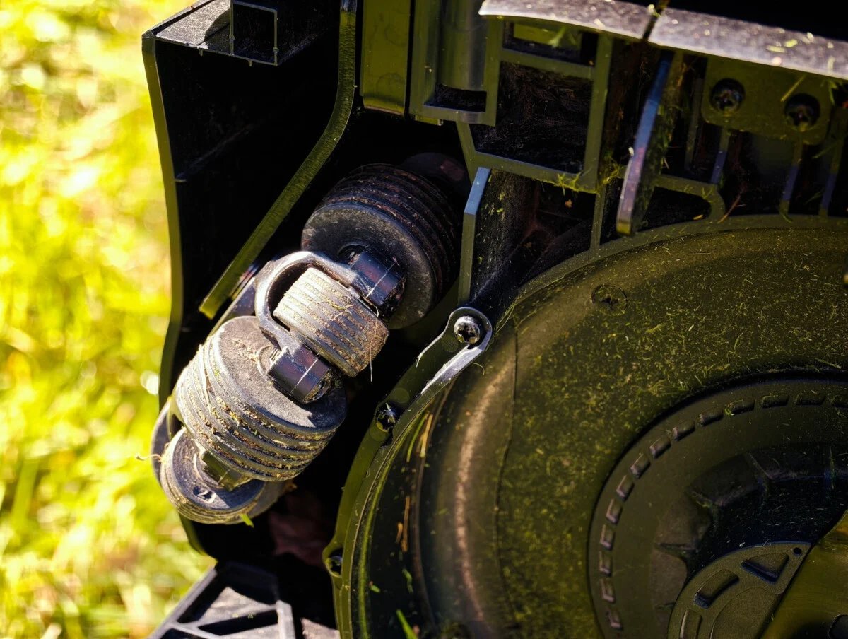 On a testé la Lymow One : le robot tondeuse à chenilles face aux terrains accidentés, aux pentes et aux zones complexes 19 image 20 8