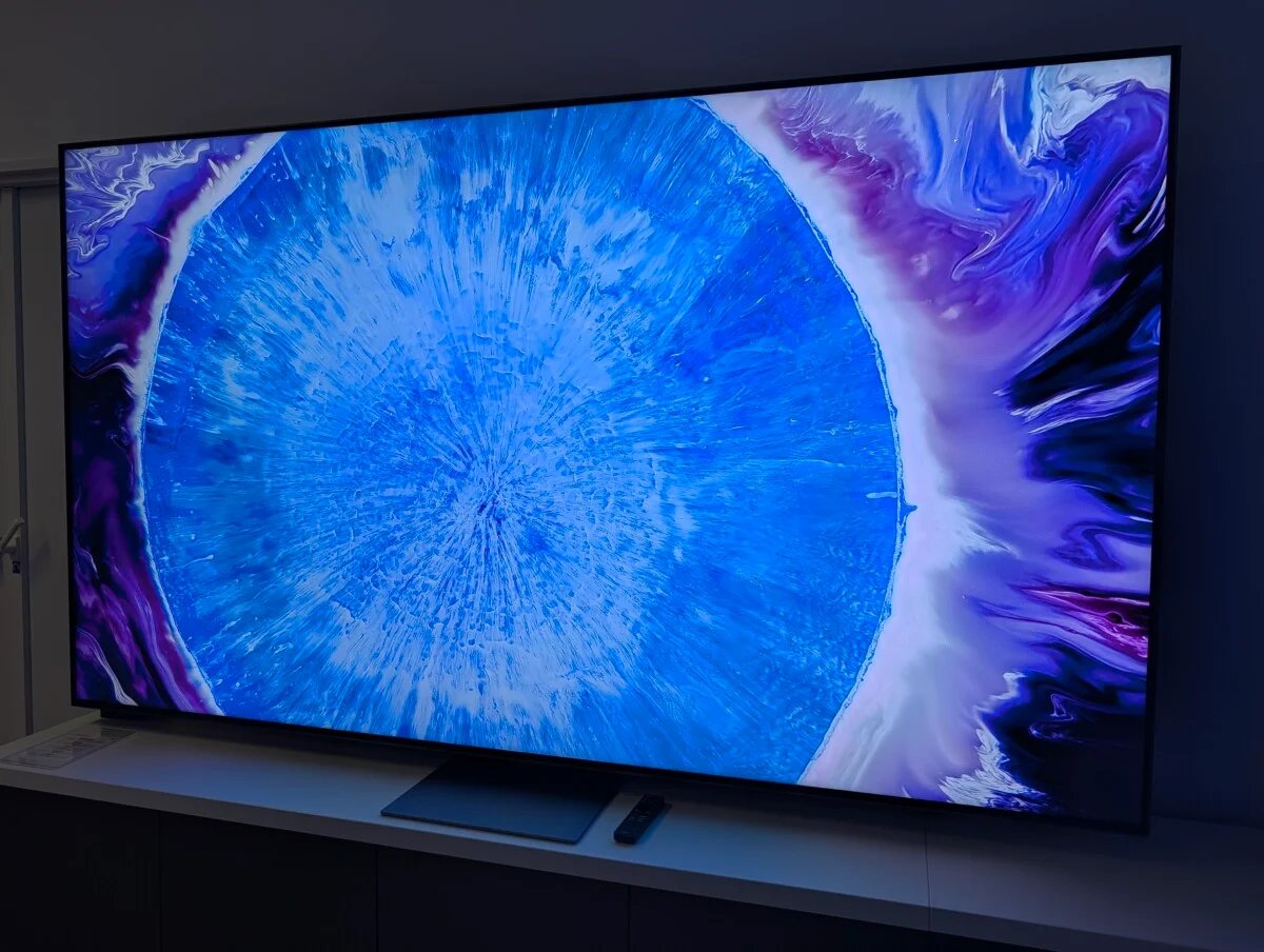 LG renouvelle sa gamme de téléviseurs LCD en 2026 : du QNED aux Micro RGB evo, une montée en puissance par la couleur 4 lg tv 100mrgb96 2026 showroom angle