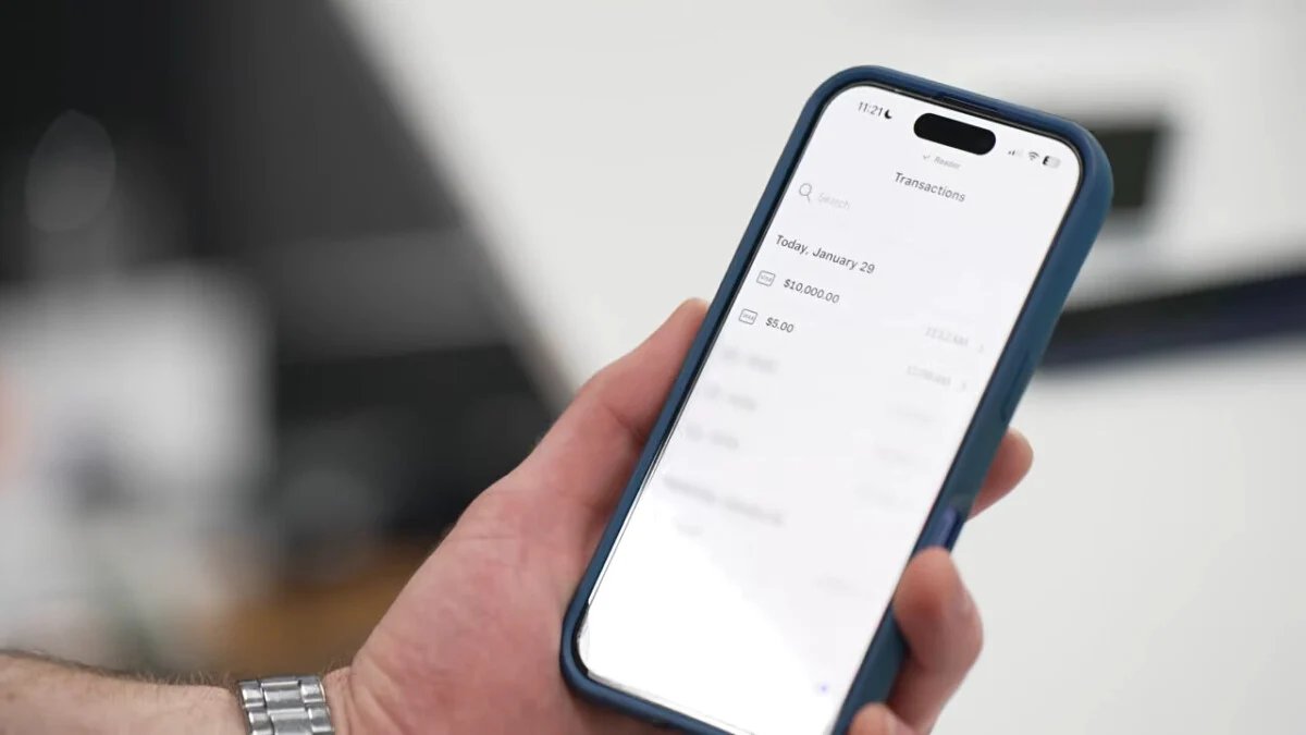 mkbhd 10 000 dollars voles apple pay