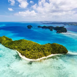 De nombreuses îles sont actuellement menacées par la montée des eaux, un phénomène aggravé par des facteurs tectoniques. © BlueOrange Studio, Adobe Stock