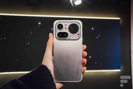 Nothing Phone (4a) Pro // Source : Chloé Pertuis - Frandroid