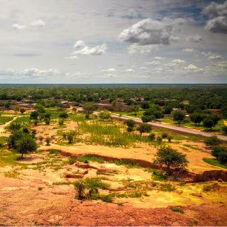 Le Sahel désigne la bande longeant l'Afrique d'ouest en est, qui délimite la partie désertique au nord et les savanes au sud. © homocosmicos, Adobe Stock