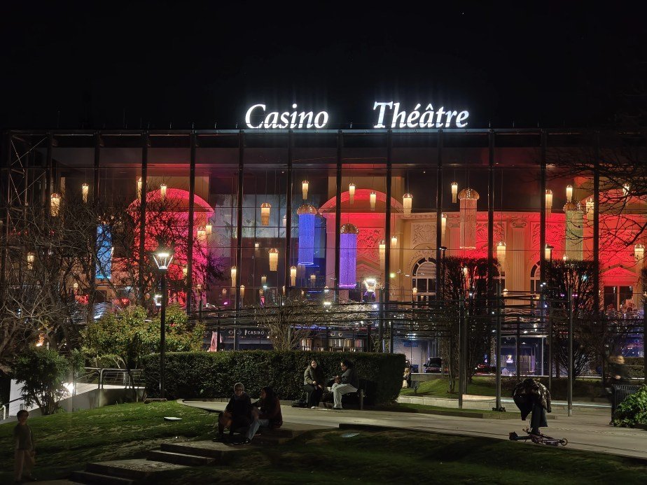 Signature - Zoom 3x Nuit (3) Signature - Zoom 3x Nuit (3)