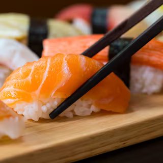 Manger cru préserve les vitamines mais il faut être vigilant avec les aliments crus. Il faut veiller à leur bonne conservation. © Narong Jongsirikul, Fotolia