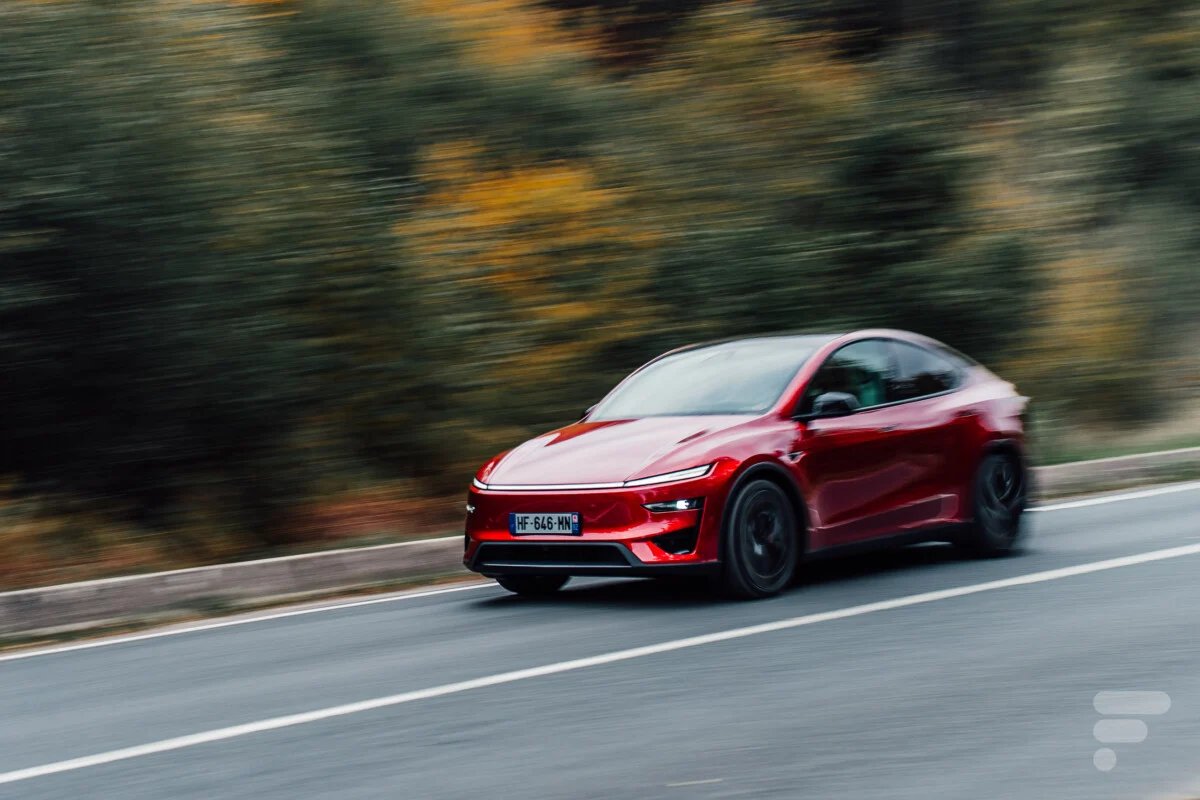 tesla model y performance 2025 00024