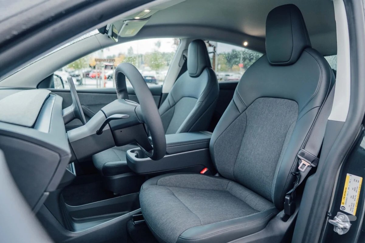 tesla model y standard 00012