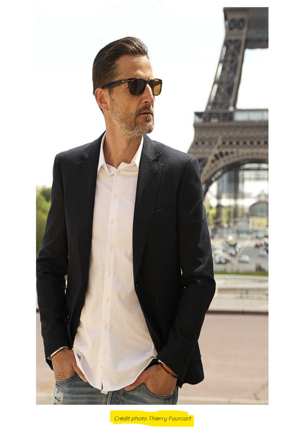 Cette photo publiée en 2022 montre un mannequin français, Thierry Fourcart, et non un journaliste comme l'avancent les internautes pro-AES.