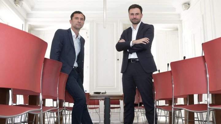 Arnaud Saint-Martin, député LFI, et Pierre Henriet, député Horizons, les deux organisateurs du colloque portant sur la question des ovnis à l'Assemblée nationale, le 26 juin 2026. (LP/Philippe Lavieille (Staff) / MAXPPP)