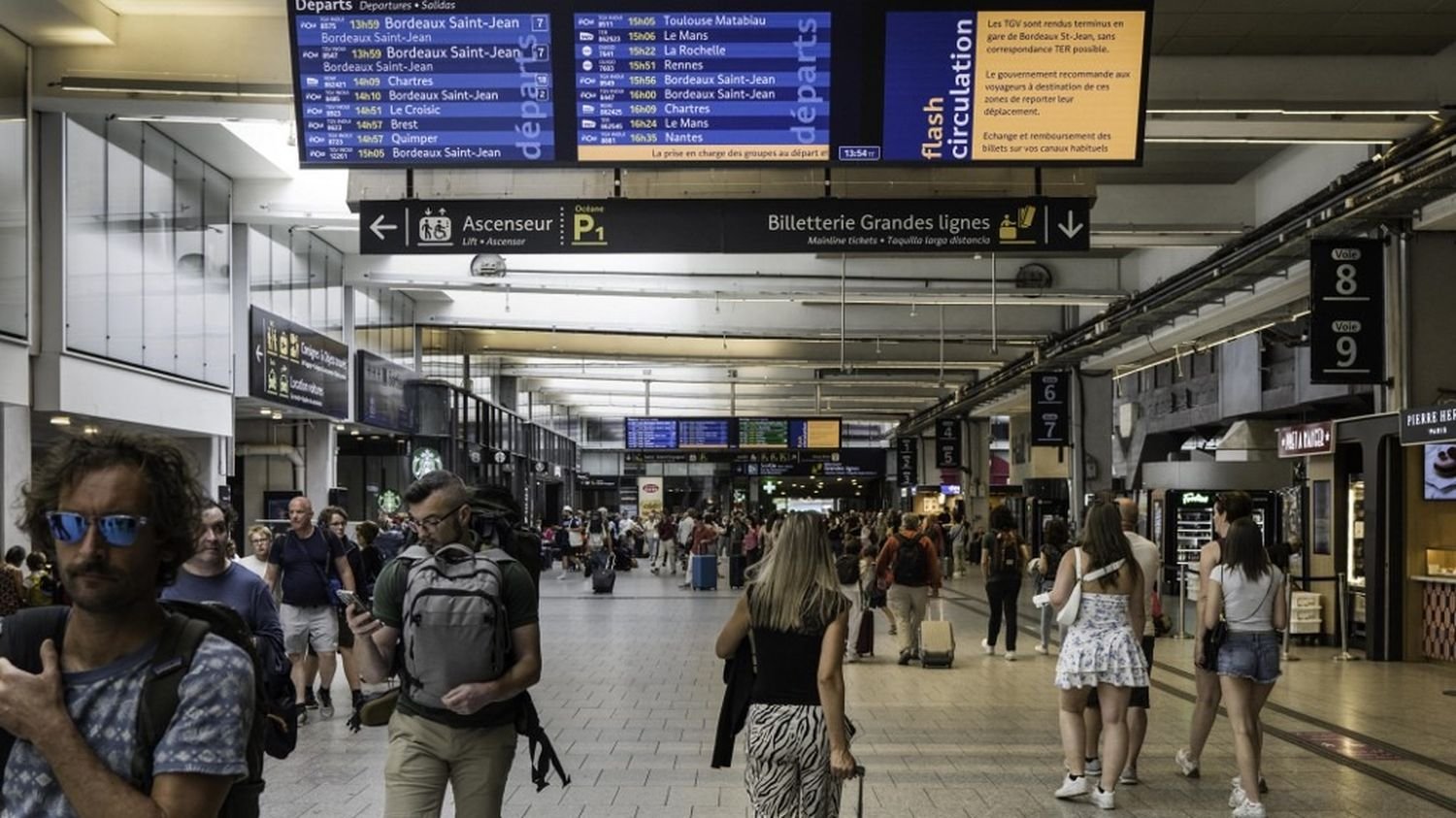 Aucun TGV ne circulera mercredi au sud de Bordeaux, sauf pour Toulouse et Tarbes, du fait des incendies Aucun TGV ne circulera mercredi au sud de Bordeaux, sauf pour Toulouse et Tarbes, du fait des incendies