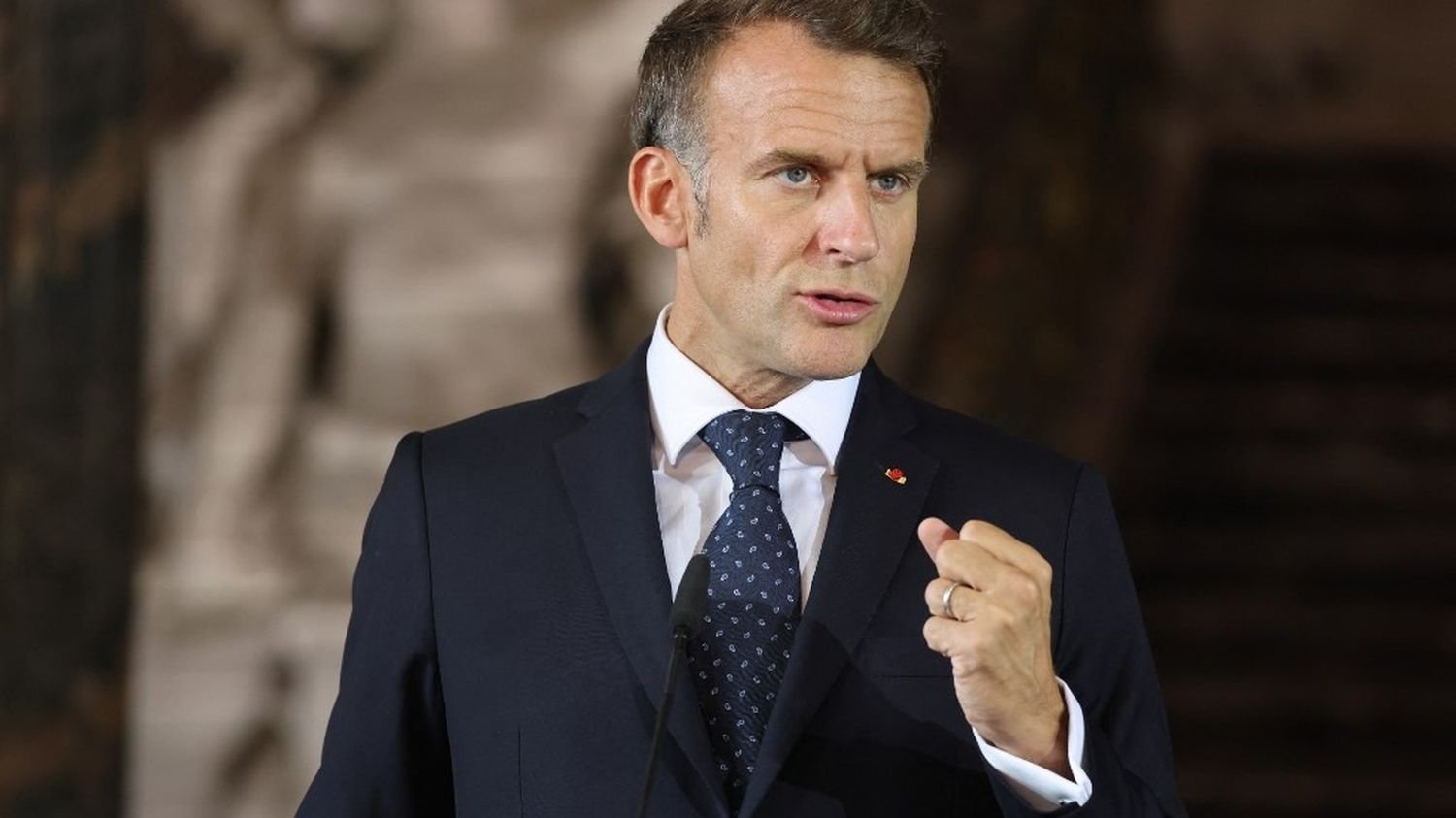 Édito. Face aux incendies, Emmanuel Macron confronté à ses promesses sur les moyens aériens