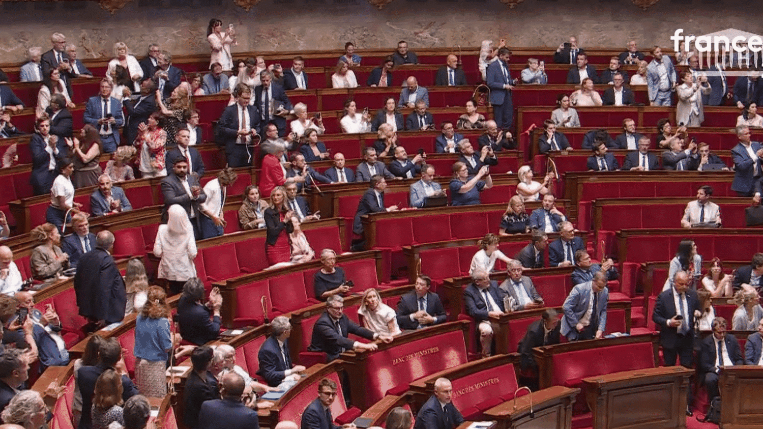Fin de vie : la France crée un droit sur l'aide à mourir