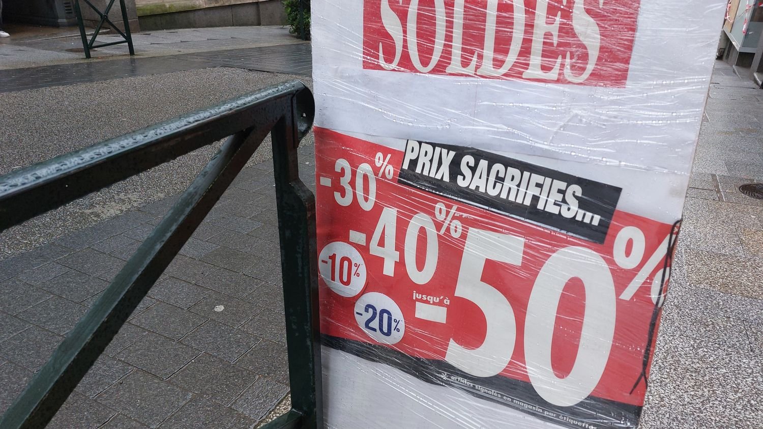 INFO FRANCE INFO. Les soldes d'été plombés par la canicule