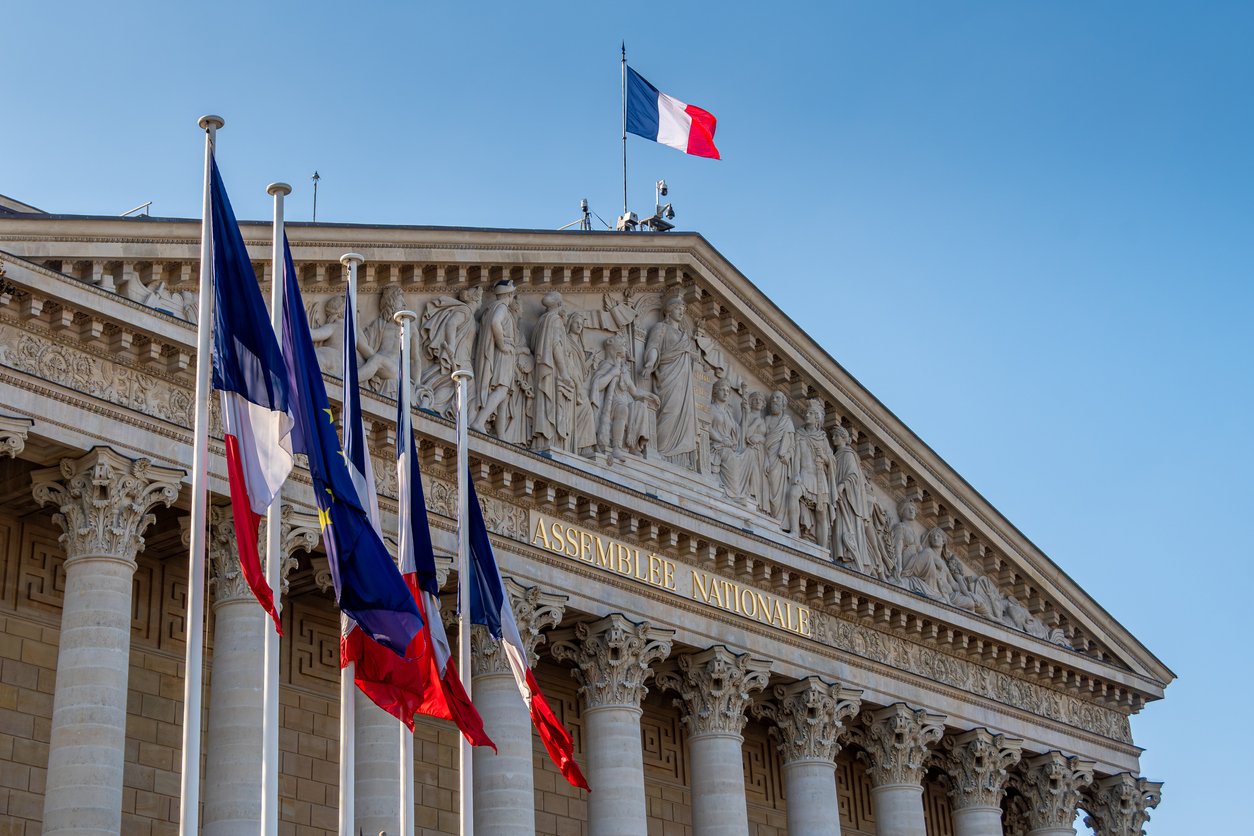 Les députés et sénateurs français approuvent l'interdiction de l'accès aux réseaux sociaux pour les moins de 15 ans, une première en Europe