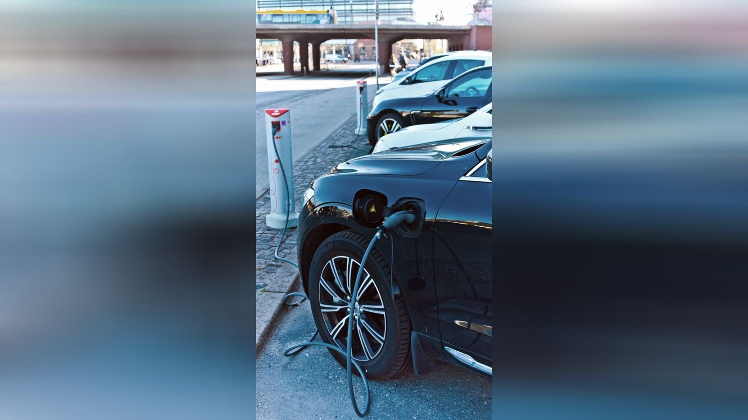 Les hybrides rechargeables émettent 5 fois plus de CO2 que prévu