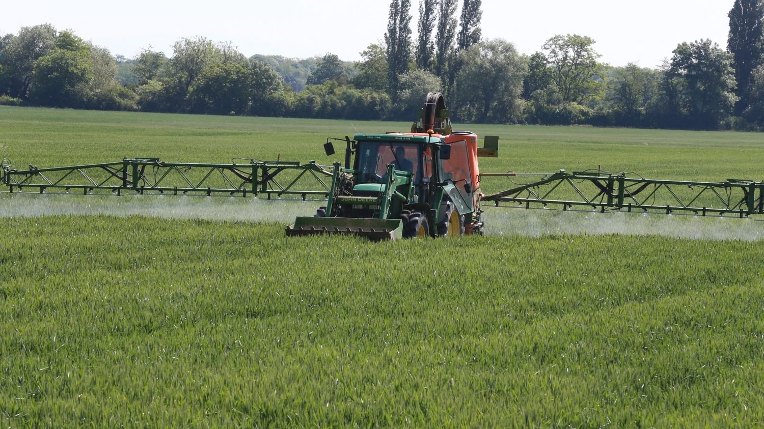 Loi d'urgence agricole : "On a affaire à des gens qui s'arcboutent sur des décisions qui vont à l'encontre de la santé publique", dénonce l'Ordre national des médecins
