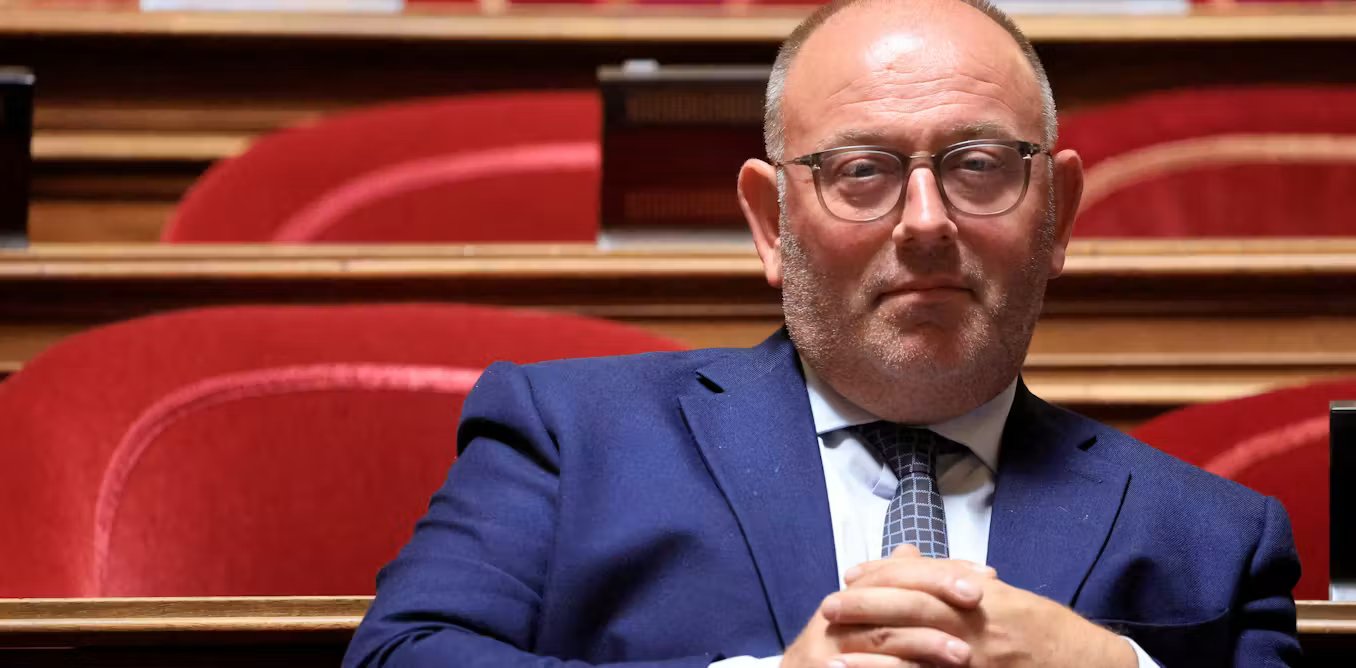 Loi d’urgence agricole : pourquoi la droite et le centre ne lâchent rien sur les néonicotinoïdes et le stockage de l’eau