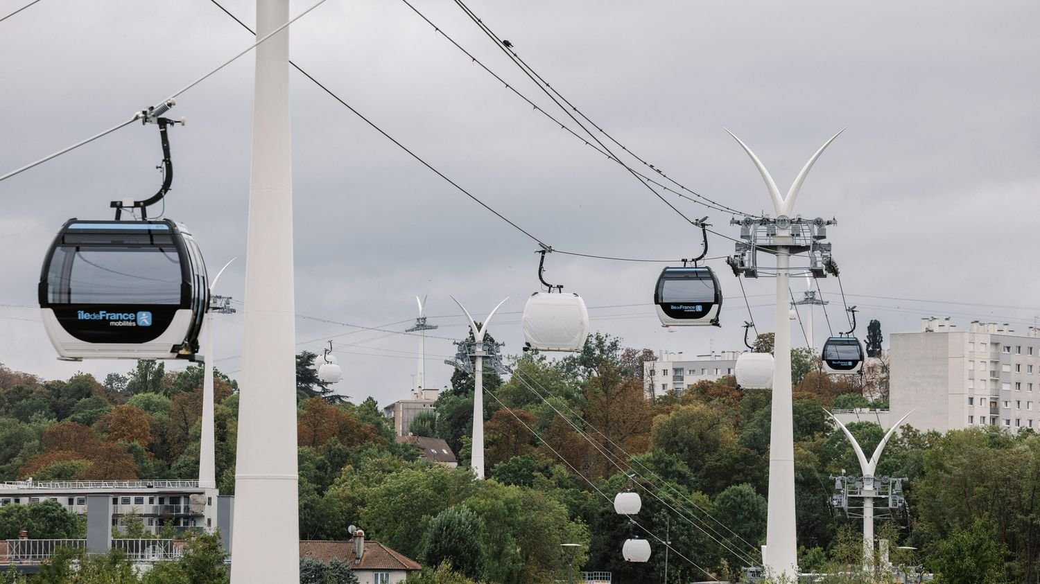 REPORTAGE. "Amazing !" : le téléphérique de Créteil, succès inattendu auprès des touristes étrangers