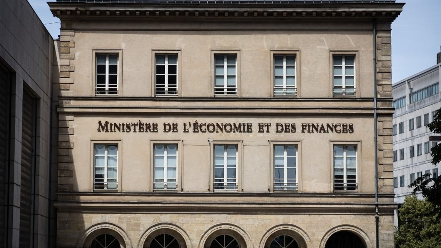 Sans changement de politique, le déficit public atteindra 6,8% du PIB et la dette 130% en 2030, selon un rapport d'économistes missionnés par Bercy
