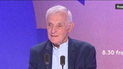 Jean Jouzel, paléoclimatologue et ancien vice-président du conseil scientifique du Giec, le 6 août 2026 sur franceinfo. (FRANCEINFO / RADIO FRANCE)