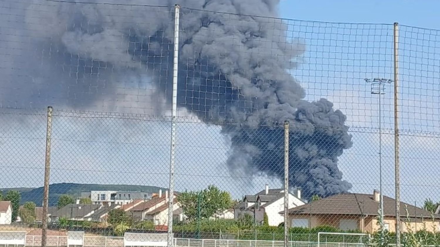 En Moselle, l'incendie sur un site Seveso est maîtrisé, le