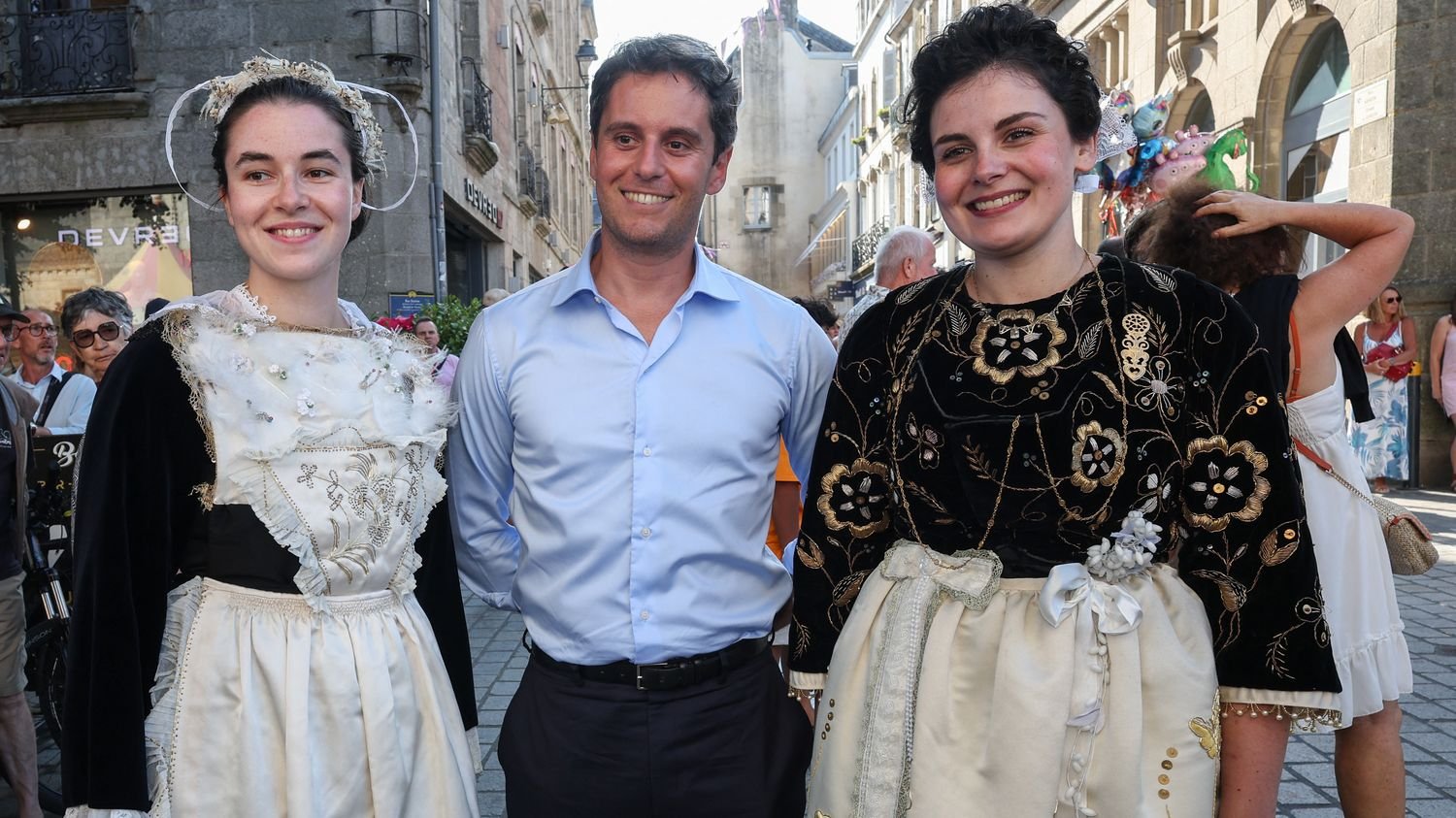 Tour de France, livre en préparation, fêtes populaires… Pour les candidats à la présidentielle, à chacun sa stratégie de campagne durant l'été