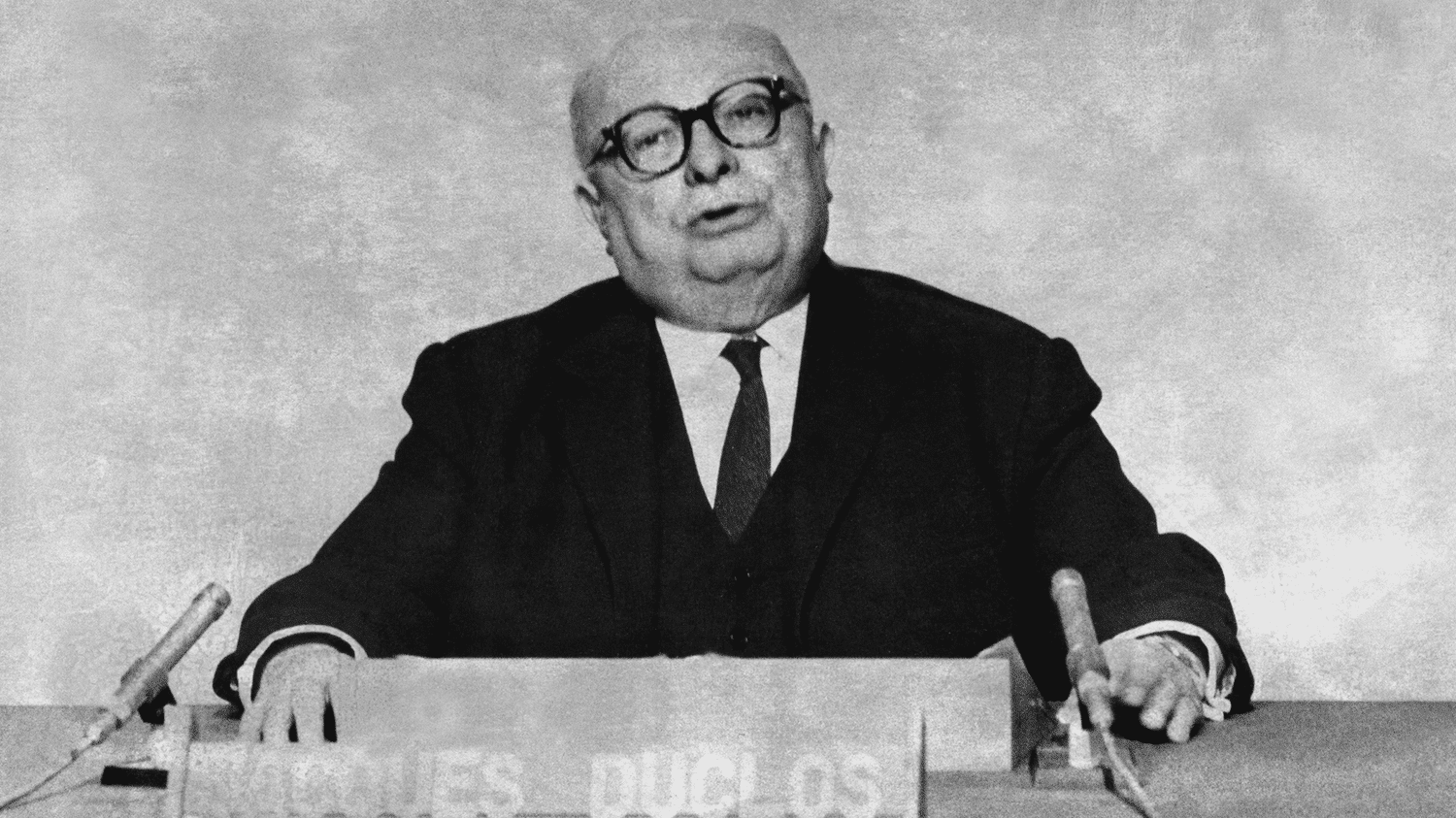 "Blanc bonnet et bonnet blanc" : la formule de Jacques Duclos qui marque la présidentielle "Blanc bonnet et bonnet blanc" : la formule de Jacques Duclos qui marque la présidentielle